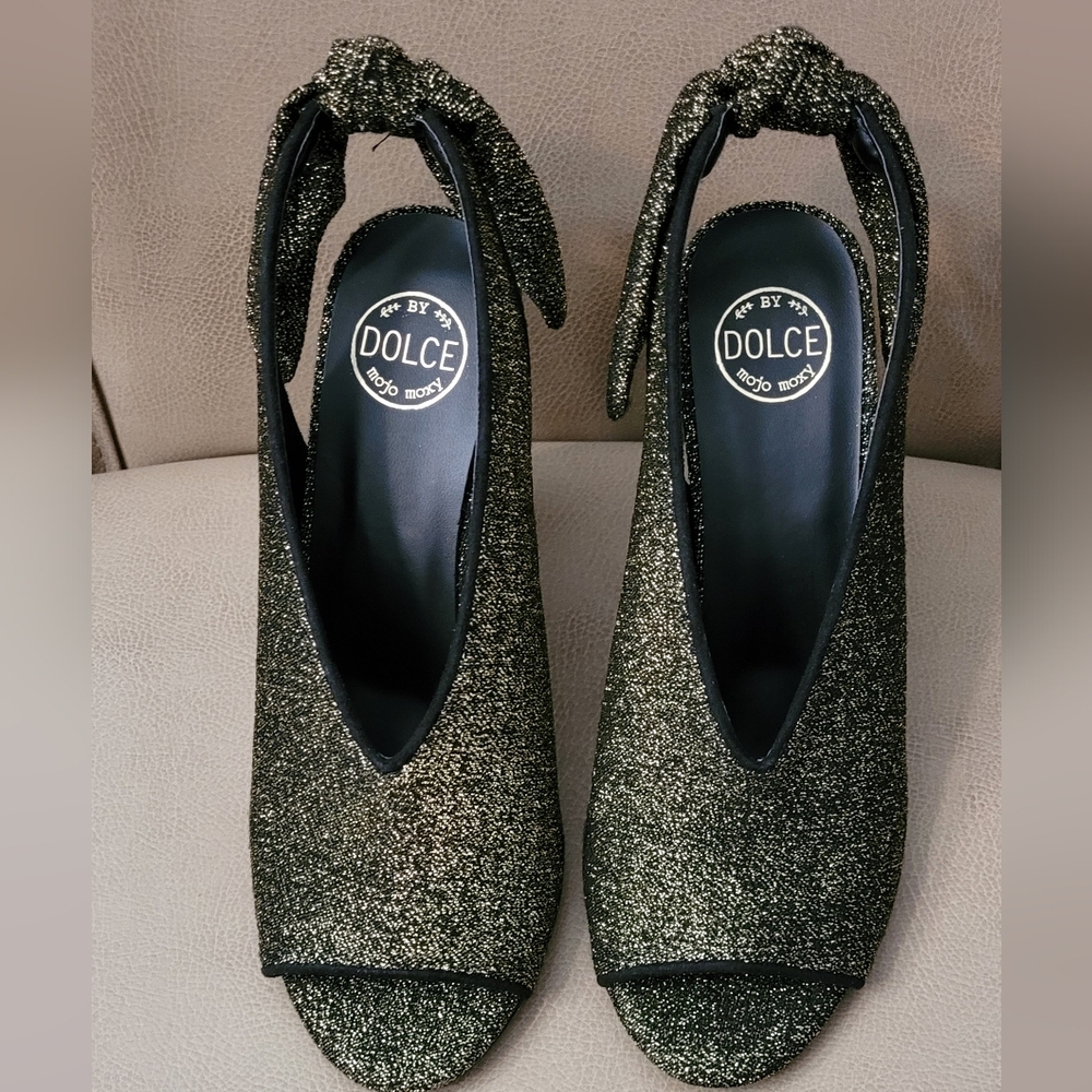 Ladies Vintage Gold Heels...Size 7 M...NEW